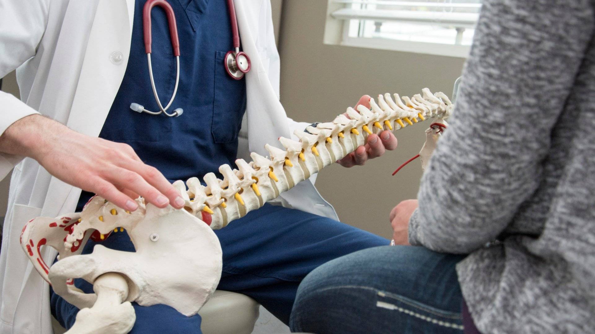 doctor_explaining_spine_model.jpg